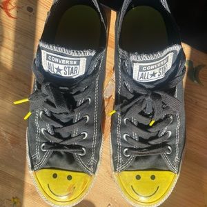 Womens short top smiley converse
